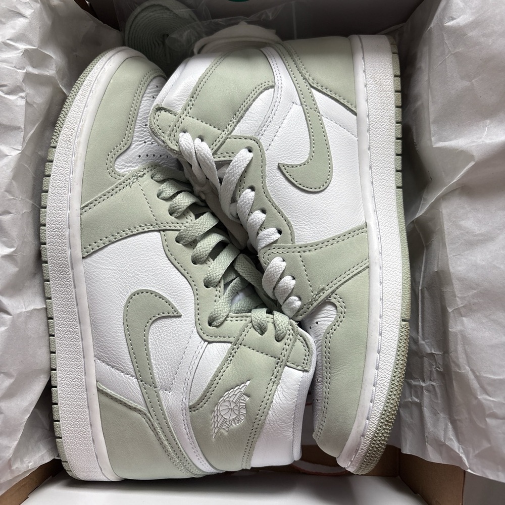 Jordan one High OG seafoam Women's Sneakers in White and Light Green
